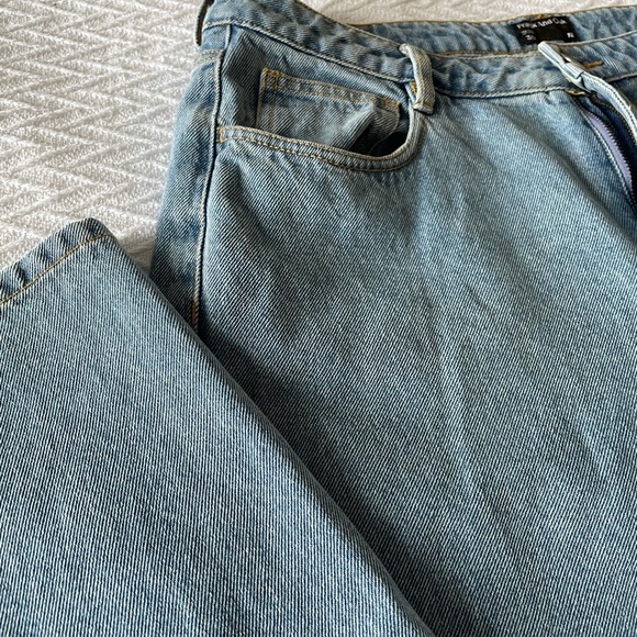 The Stevie High Waisted Jean in Light Indigo - Picture 6 of 6